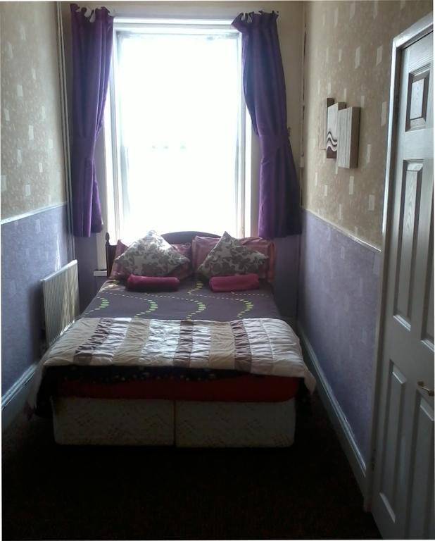 Dering Lodge Blackpool Room photo
