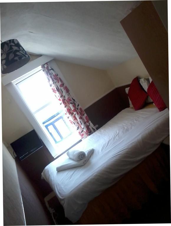 Dering Lodge Blackpool Room photo